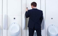 男人小便分岔什么原因？怎样才算尿分叉？