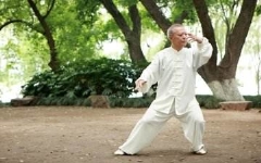 什么原因导致老人夜里尿频?改善睡眠有方法
